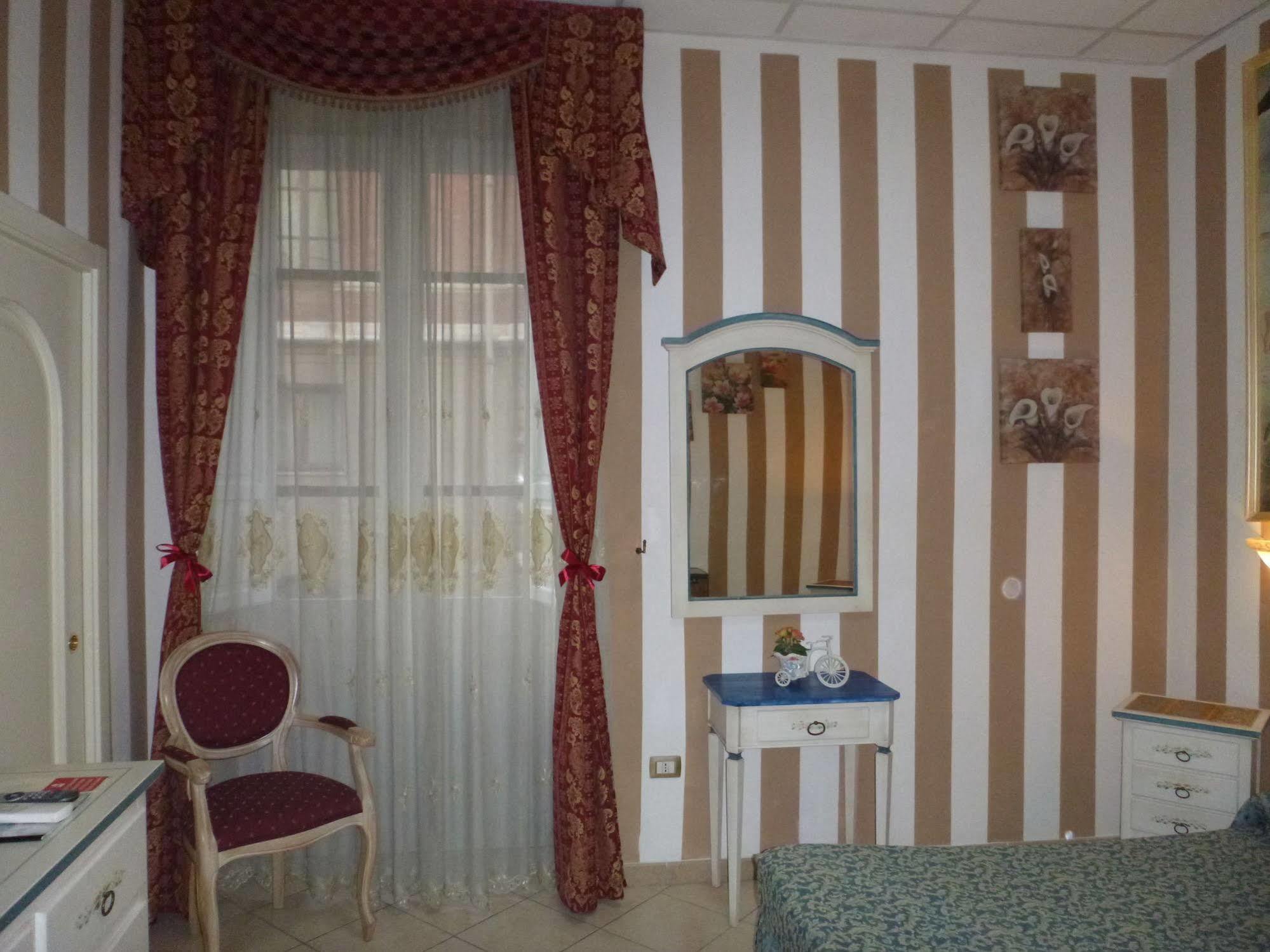 Le Tre Stelle Hotel Cagliari Exterior photo